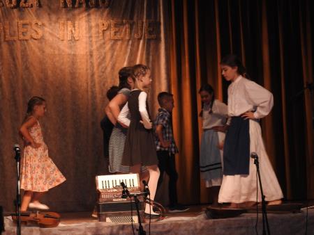 Prireditev Druži naju ples in petje z mednarodno udeležbo 8